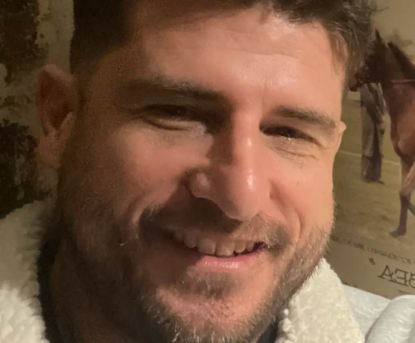 Julien (42), $300, Non-smoker, No pets, and No children