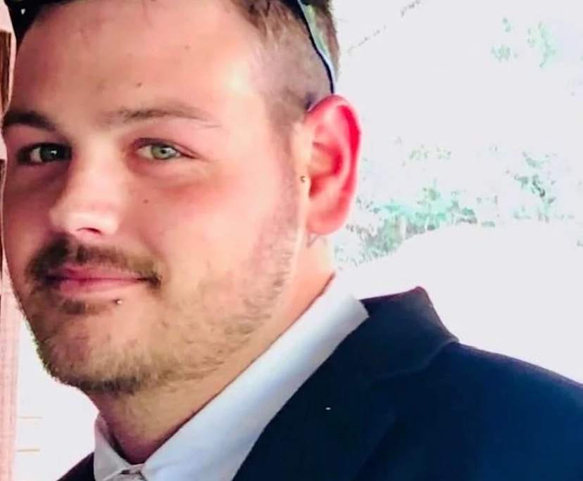 Andy Carr (35), $350, No pets, Smoker, and No children