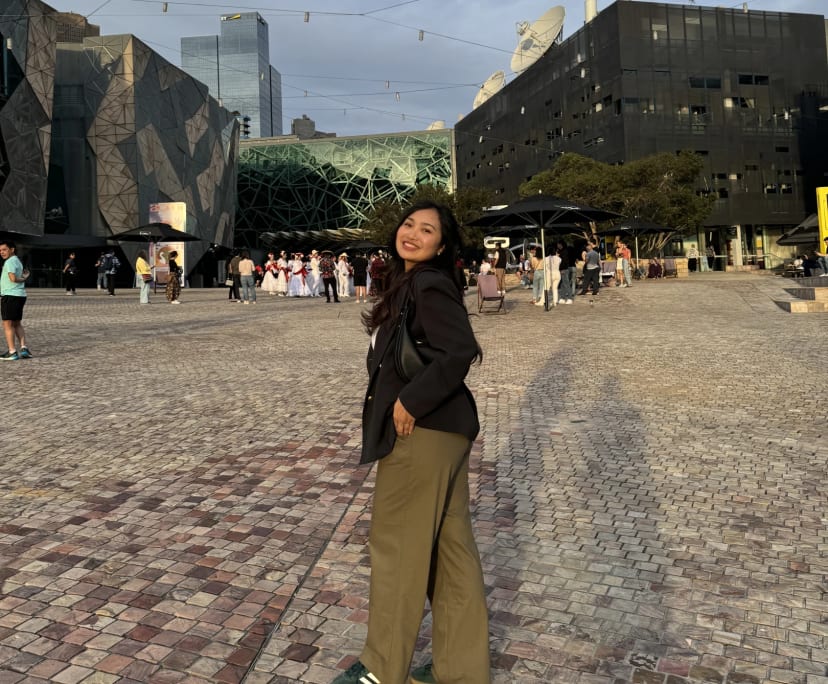 Ayu Dian Cahyani (28), $200, Non-smoker, Have pets, and Have children