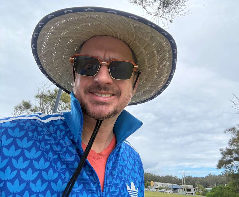 Chris (42), $450, Have pets, Non-smoker, and No children