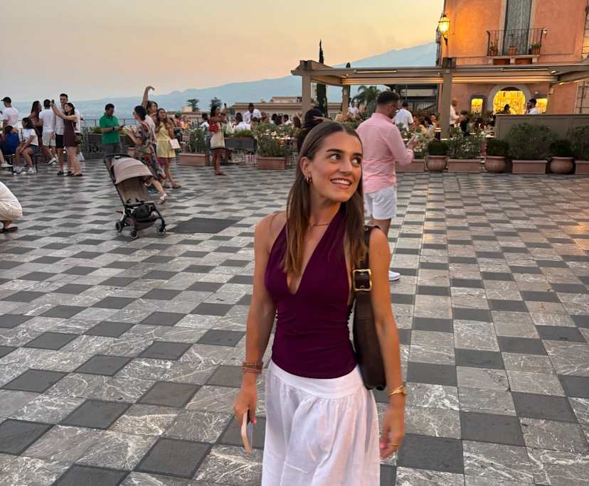 Ruby (22), $350, Non-smoker, No pets, and No children