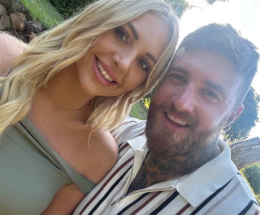 Jade (26) and Andy (34), $400, Non-smoker, Have pets, and No children