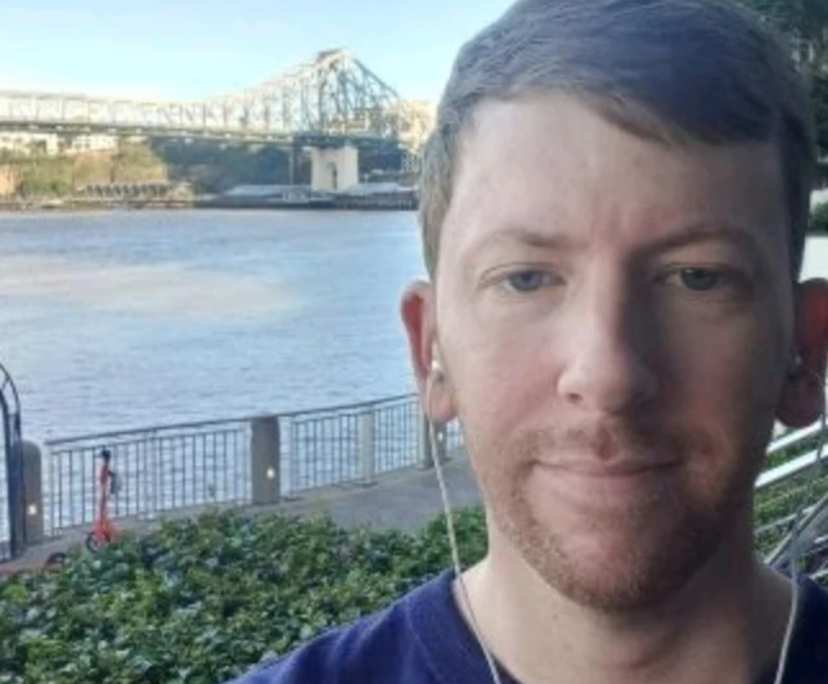 Aaron (35), $320, No pets, Non-smoker, No children, and LGBTQIA+