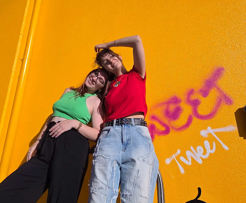 Johana (25), Louna (24) and Pierre (26), $700, LGBTQIA+, Non-smoker, No pets, and No children