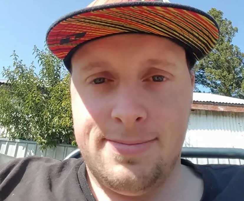 Greg Webster (39), $400, Have pets, Smoker, and No children