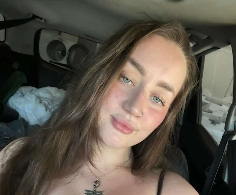 Renee (28), $300, Have pets, Smoker, and No children