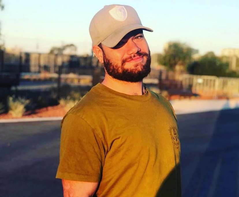 Ashton (29), $250, Non-smoker, No pets, and No children