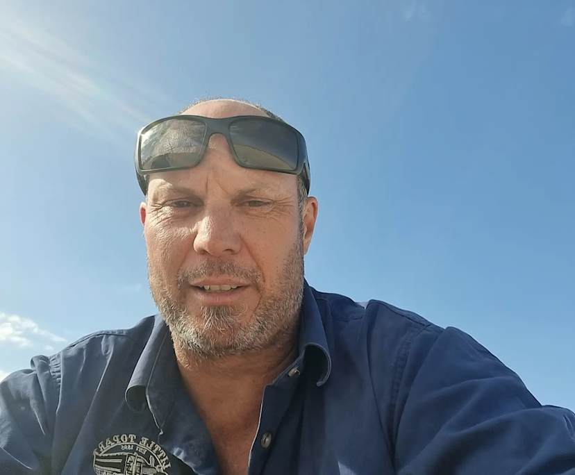 Brendon (51), $300, Non-smoker, Have children, and No pets