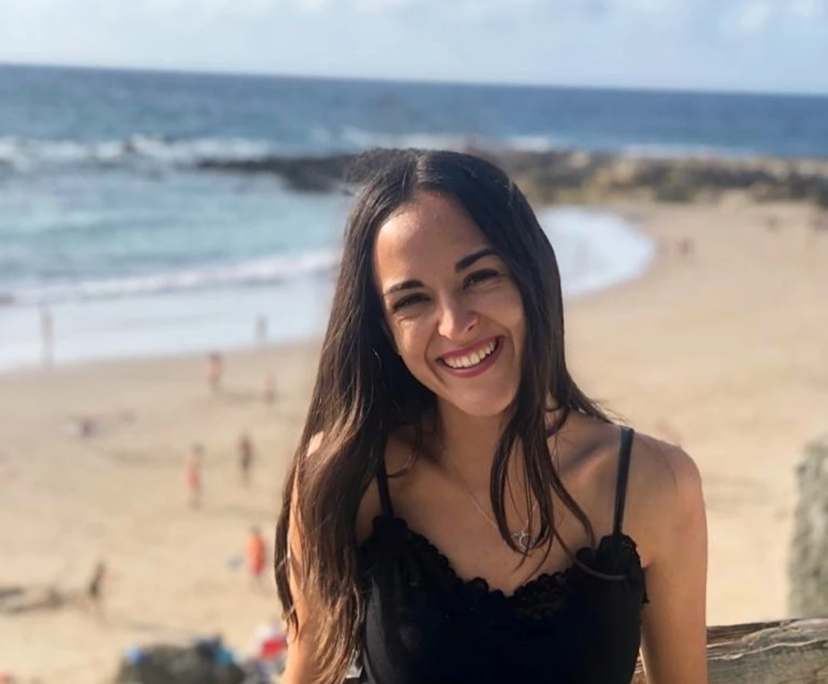 Ana (30), $350, Non-smoker, Have pets, and No children