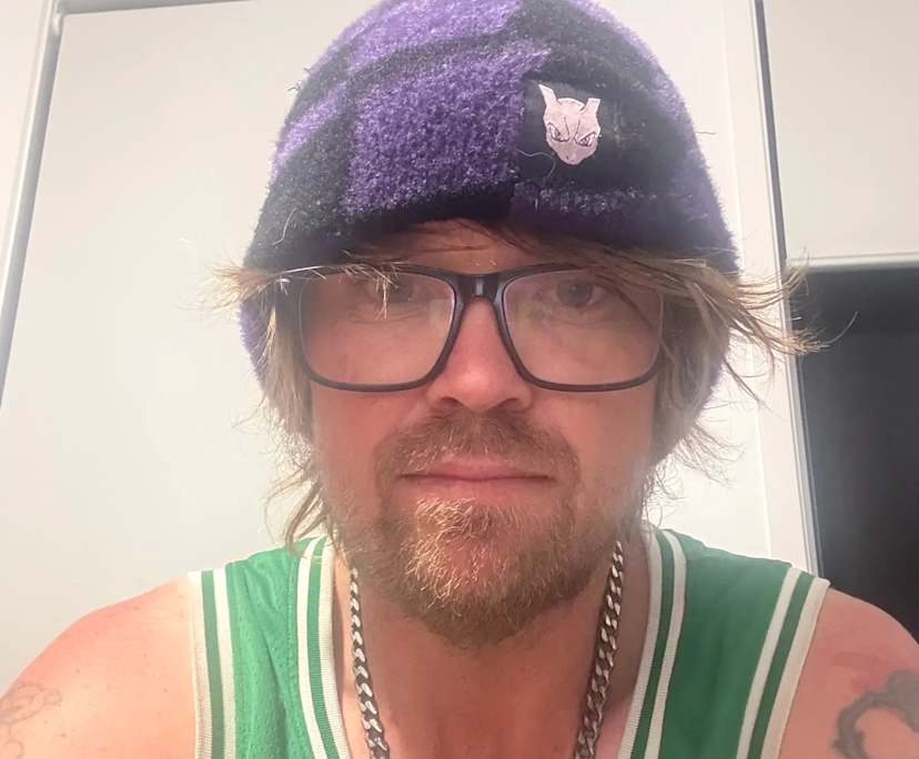 Todd (39), $320, Non-smoker, Have children, and No pets