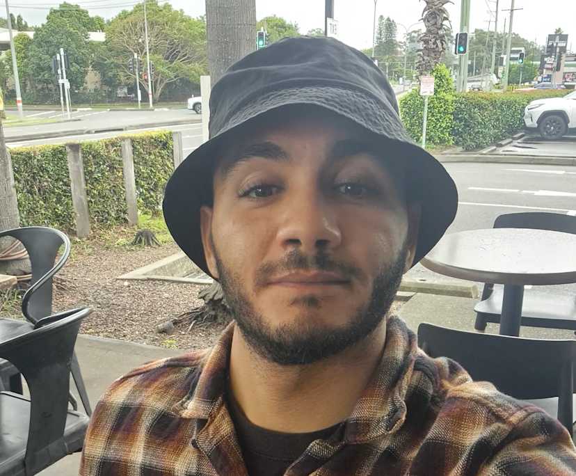 Ismaïl (33), $400, Non-smoker, No pets, and No children