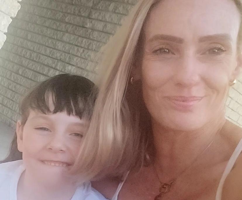 Gina bradley (43), $450, Non-smoker, Have children, and No pets