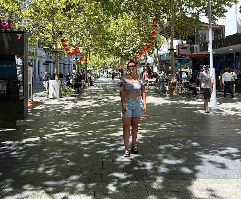 Vannia (30), $450, Non-smoker, Have pets, and No children