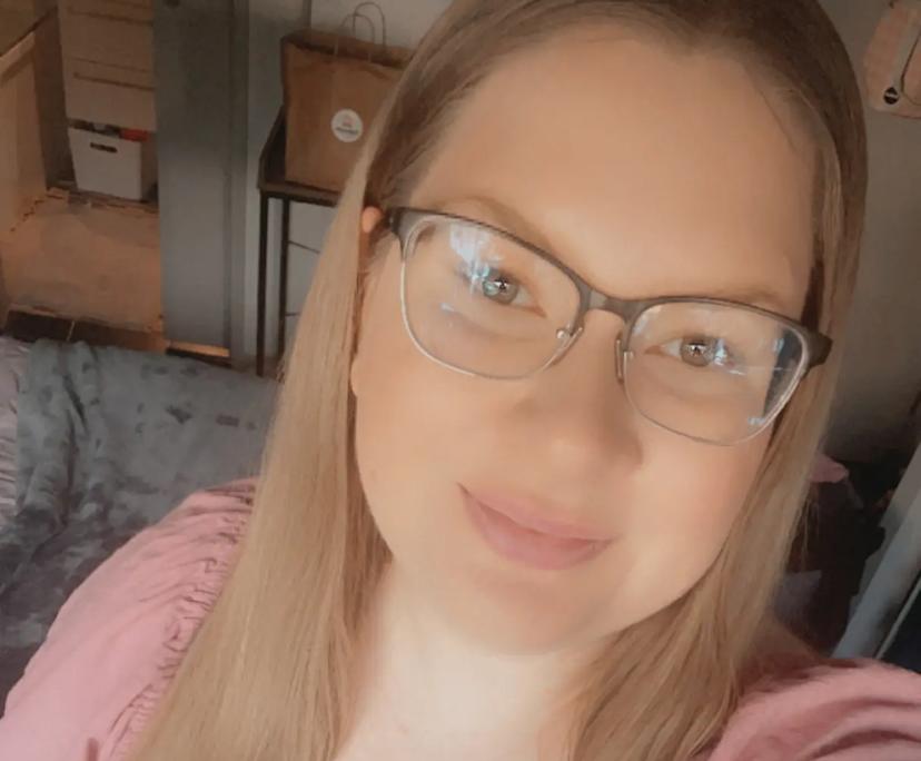 Caitlin (30), $350, Non-smoker, Have pets, and No children