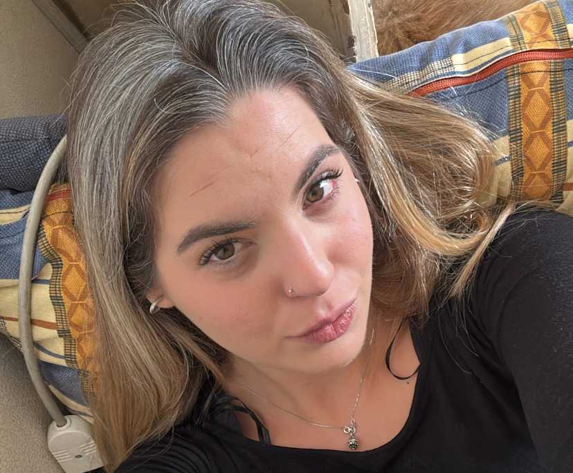 Emanuela (26), $350, Non-smoker, No pets, and No children