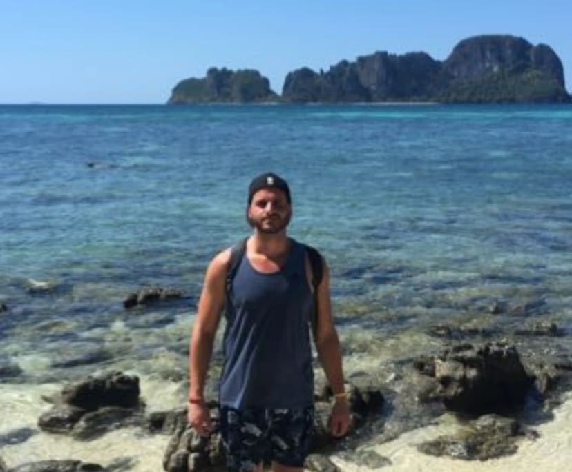 Benjamin (31), $450, Have pets, Smoker, and No children