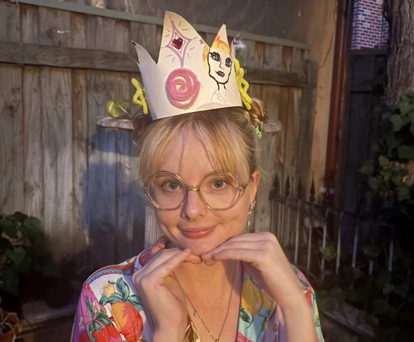 Gabby (29), $300, LGBTQIA+, Non-smoker, No pets, and No children