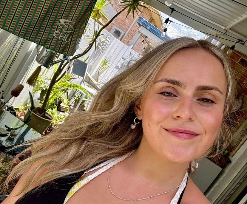 Chantal (22), $400, Non-smoker, No pets, and No children