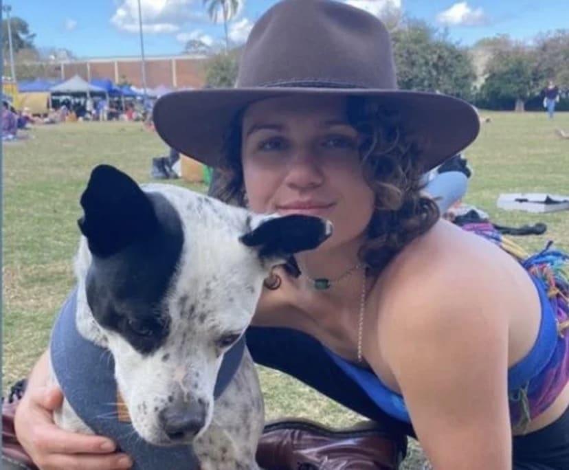 Tessa (28), $300, LGBTQIA+, Smoker, Have pets, and No children