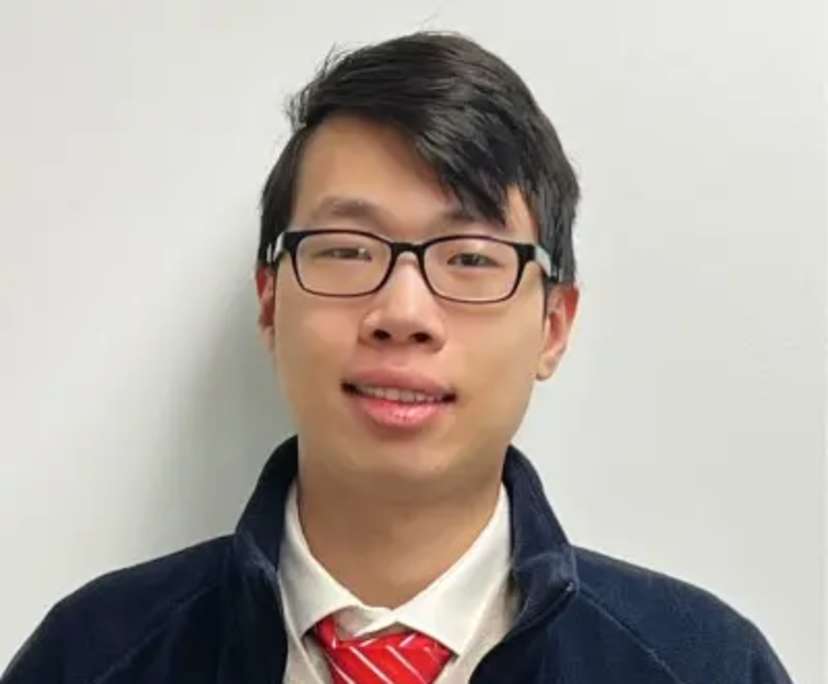 Tuấn (24), $300, Non-smoker, No pets, and No children