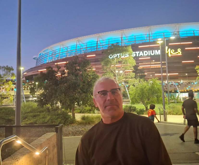 Hamid (53), $300, Non-smoker, Have children, and No pets