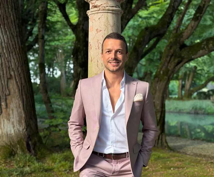 Dan (39), $450, Non-smoker, No pets, and No children