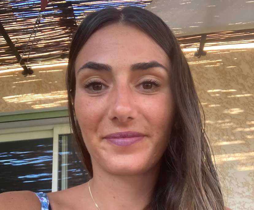 Sarah (35), $400, No pets, Non-smoker, and No children