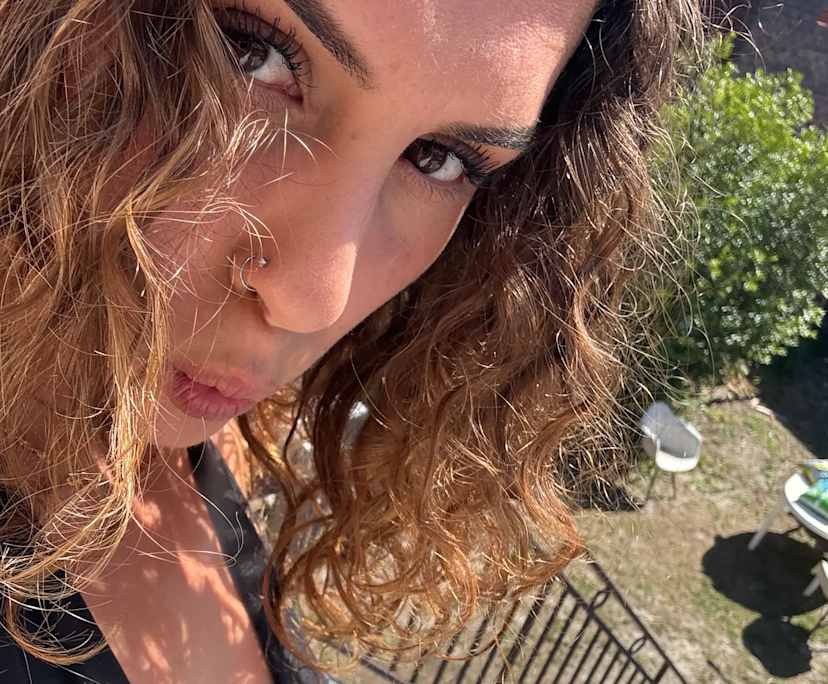 Sofia (23), $290, Non-smoker, Have pets, and No children