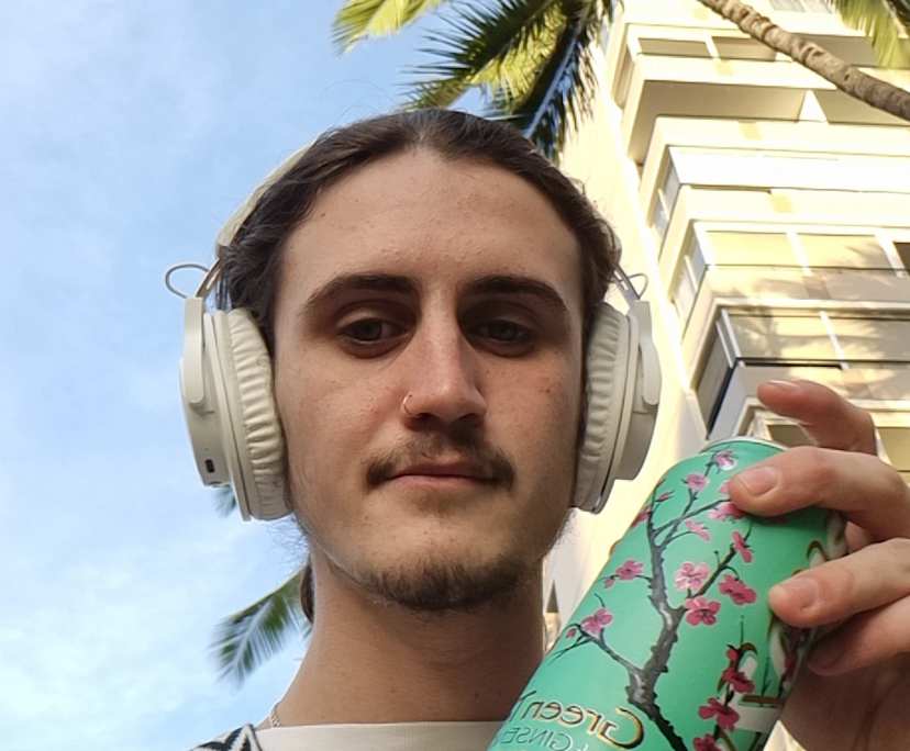 Oliver (21), $500, Smoker, No pets, and No children