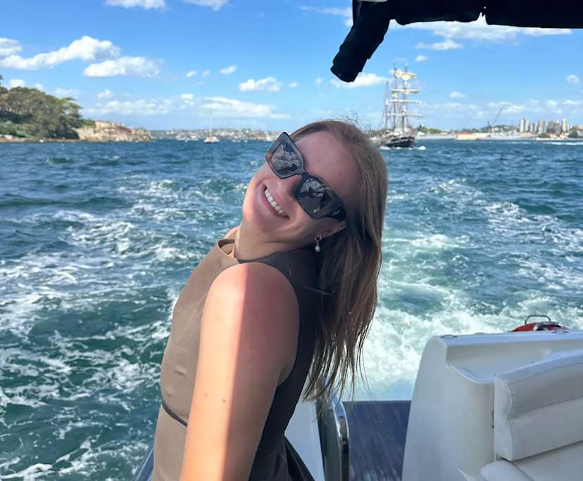 Caitlin (24), $350, Non-smoker, Have pets, and No children