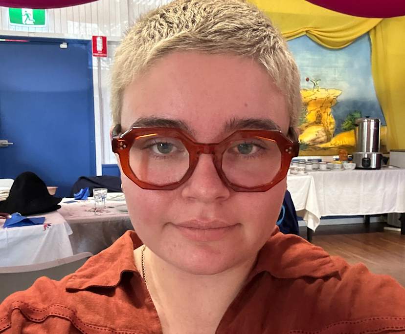 Liv (24), $350, LGBTQIA+, Non-smoker, Have pets, and No children