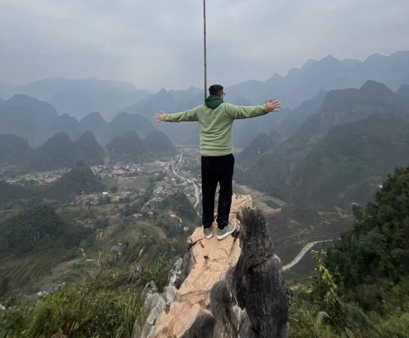 Ben (22), $350, LGBTQIA+, Non-smoker, No pets, and No children