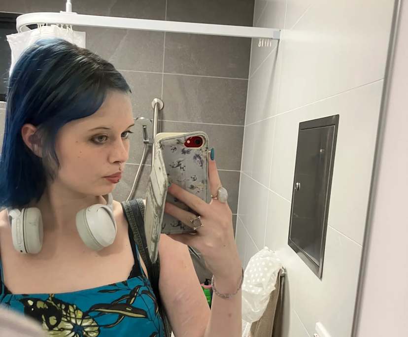 Nicky (18), $400, Non-smoker, No pets, and No children