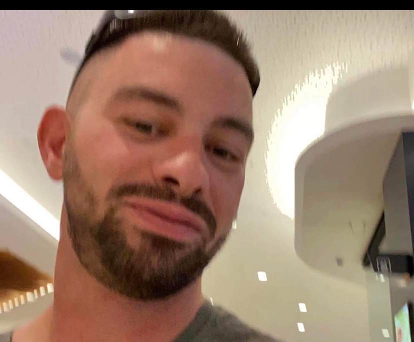 Jonny (35), $550, Smoker, No pets, and No children