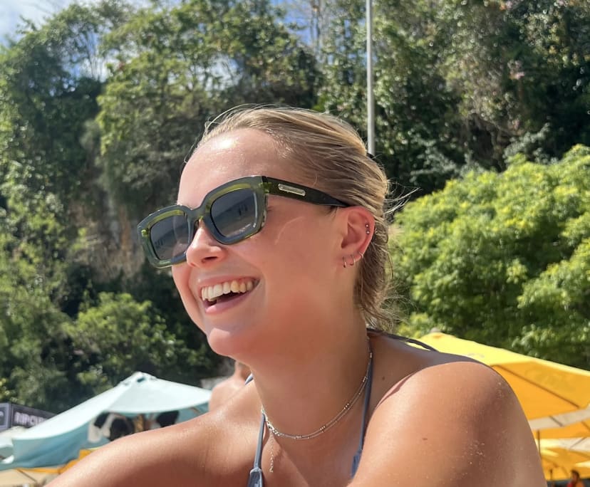 Annie (25), $400, Non-smoker, No pets, and No children