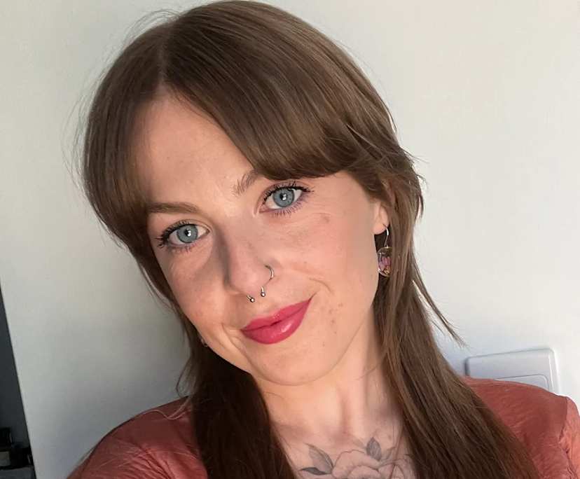 Tayla (31), $350, Non-smoker, Have pets, and No children