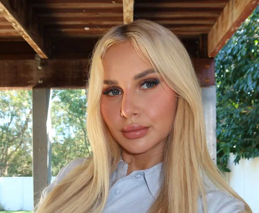 Chloe (27), $420, Non-smoker, Have pets, and No children