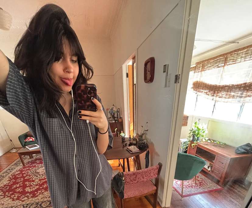 Bella (24), $260, Non-smoker, No pets, and No children