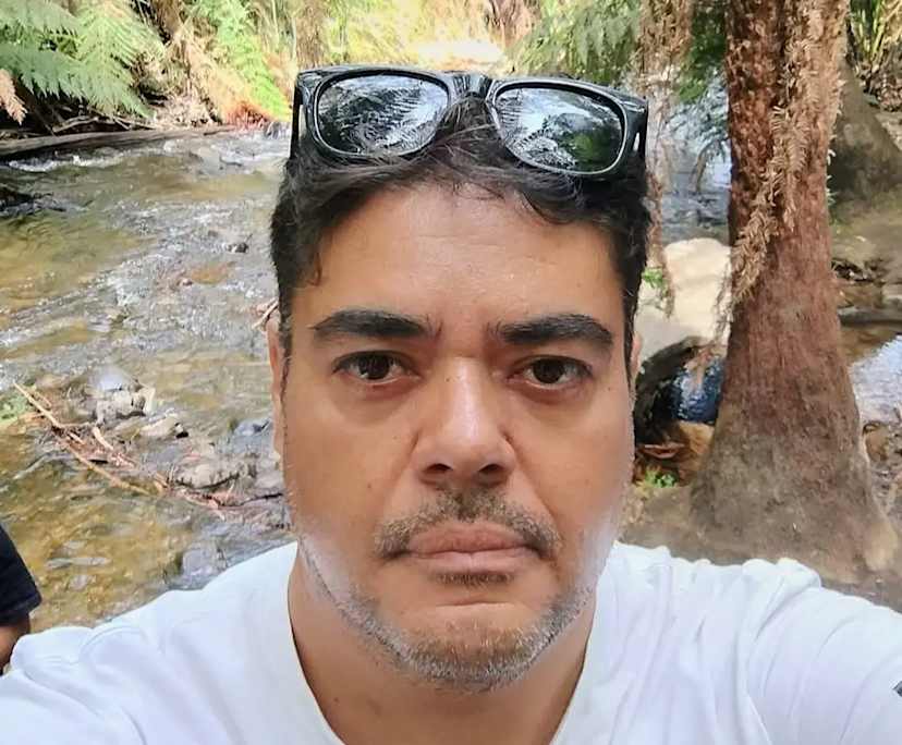 Oscar Saenz (47), $300, No children, Non-smoker, and No pets