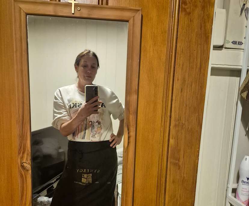 Andrèe (47), $275, No children, Smoker, and No pets