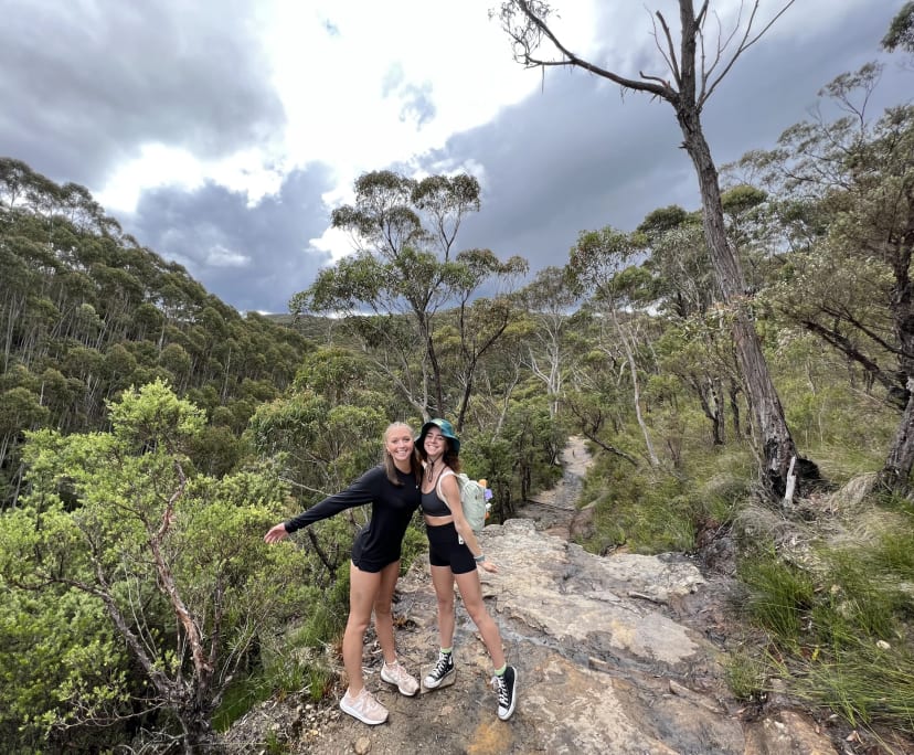 Hannah (22), $400, Non-smoker, No pets, and No children