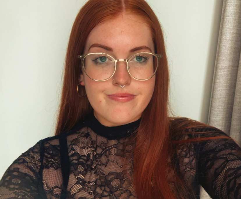 Evie (20), $280, Non-smoker, Have pets, and No children