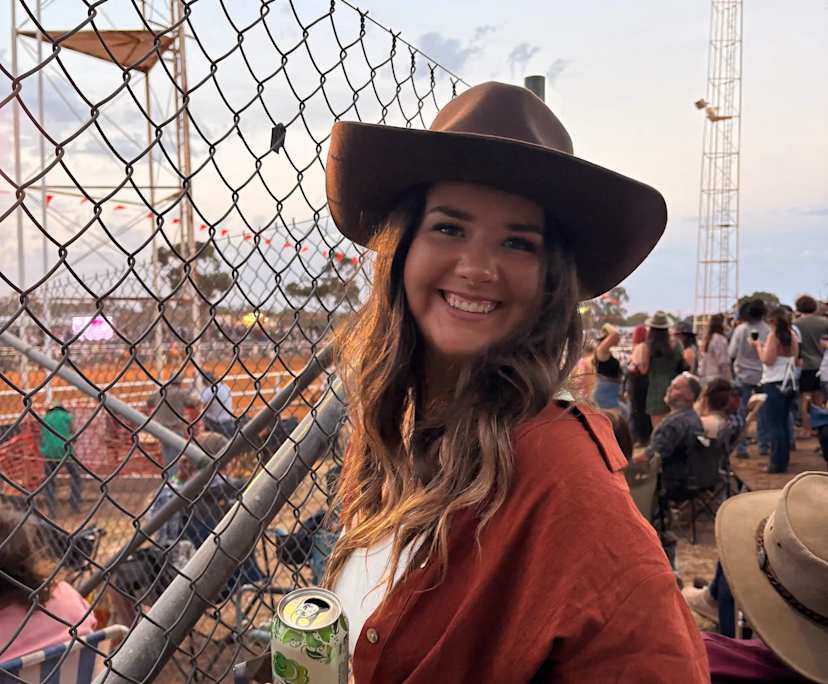 Janet (25), $300, Non-smoker, No pets, and No children