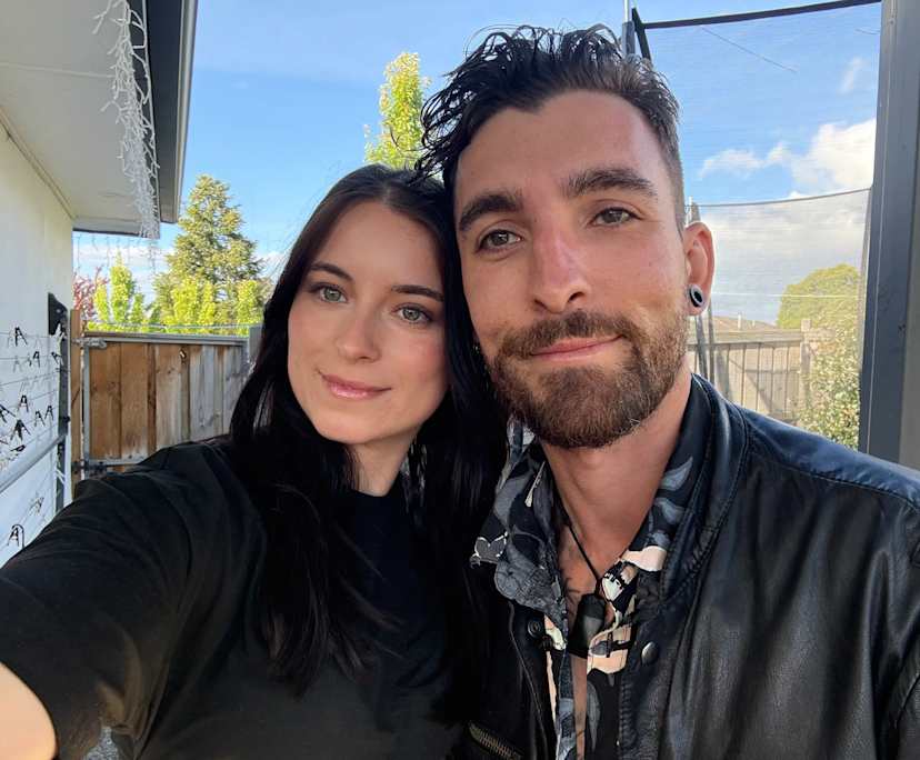 Sarah (27) and Connor (30), $380, Smoker, Have pets, and No children