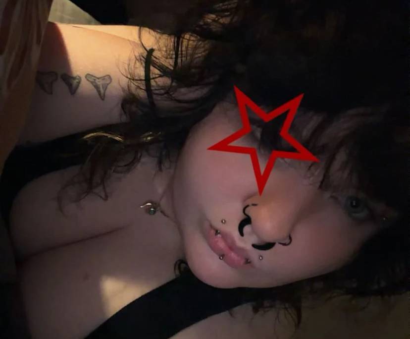 Max (20), $250, LGBTQIA+, Smoker, No pets, and No children