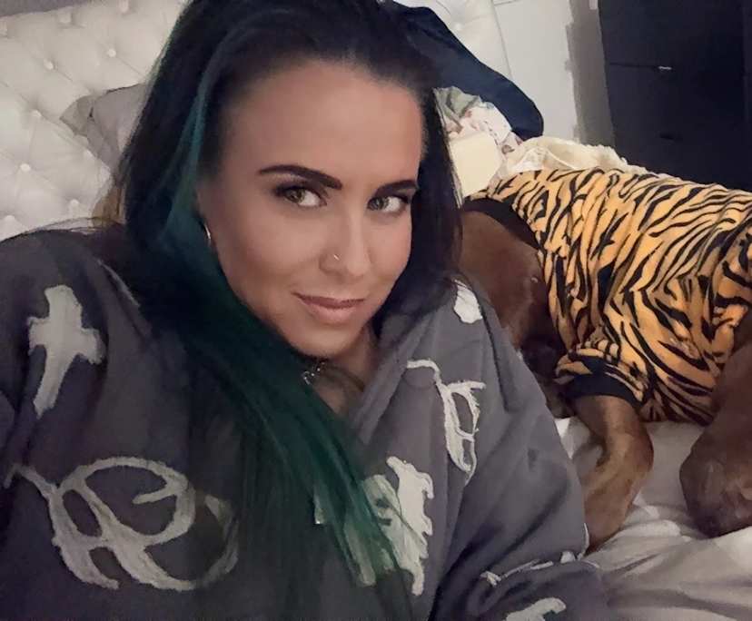Sarah (40), $650, Non-smoker, Have pets, and No children