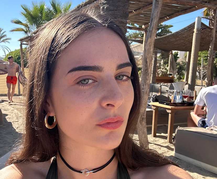 Anne-Claire (28), $300, 