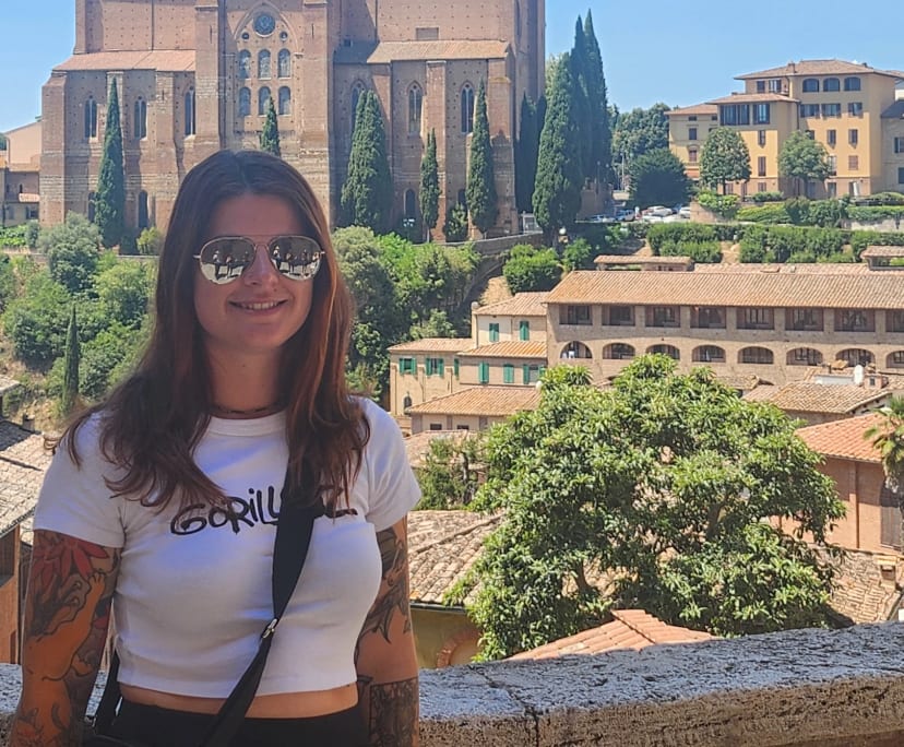 Tara (25), $400, Non-smoker, Have pets, and No children