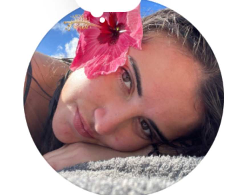 Annabel (21), $300, Non-smoker, Have pets, and Have children