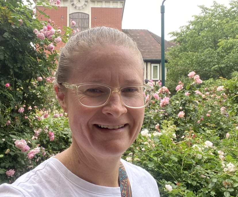 Tracy (43), $280, No pets, Non-smoker, and No children